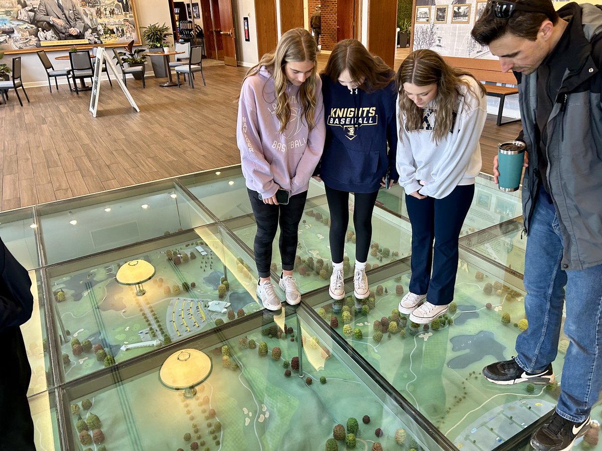 Our IC students from AP World History &amp; AP US History travelled to Cantigny Park in Wheaton, where they experienced in-depth and interactive exhibits on World War I, World War II, the Vietnam War, and the modern wars of the 21st Century.

#ICCatholicPrep #WeAreIC #LearnLeadServe