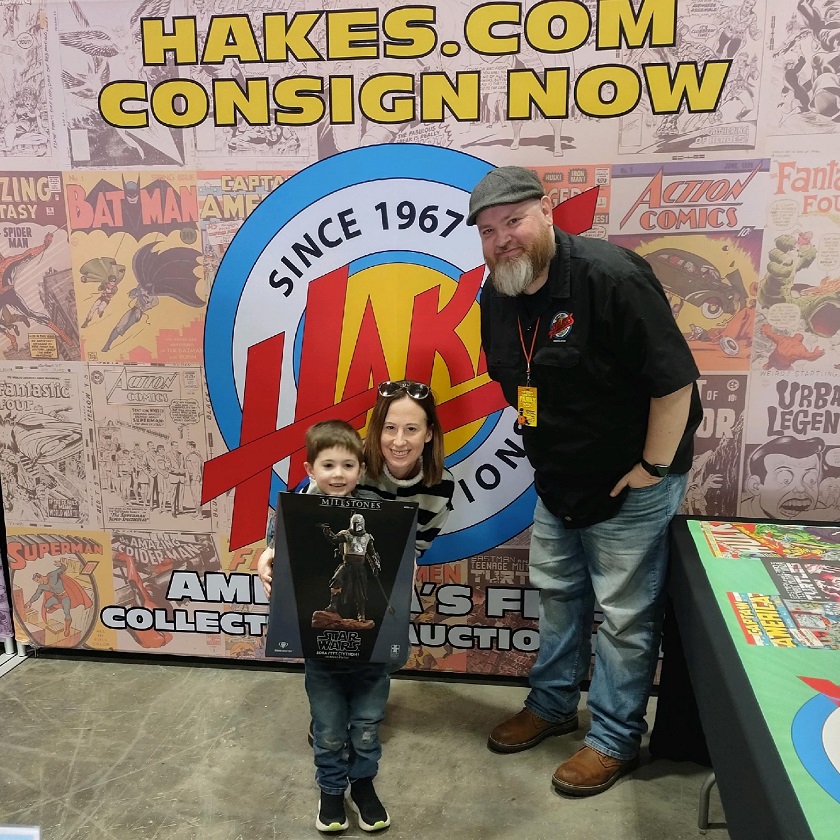 Join us in congratulating our Mandalorian winner from our giveaway at the Little Giant Comics Old School Comic Show this past weekend! Hake's is all about fostering the next generation of collectors, so enjoy your prize! This is the way. #StarWars #Mandalorian #comiccon