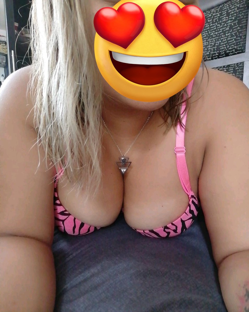 IvanyMia69's tweet photo. Feliz inicio de semana😘😘😘 #LunesDeGanarSeguidores #lunesdemorboyprovocación #SinglesInferno3z #tetasyalgomás https://t.co/qhYXWFMzF8