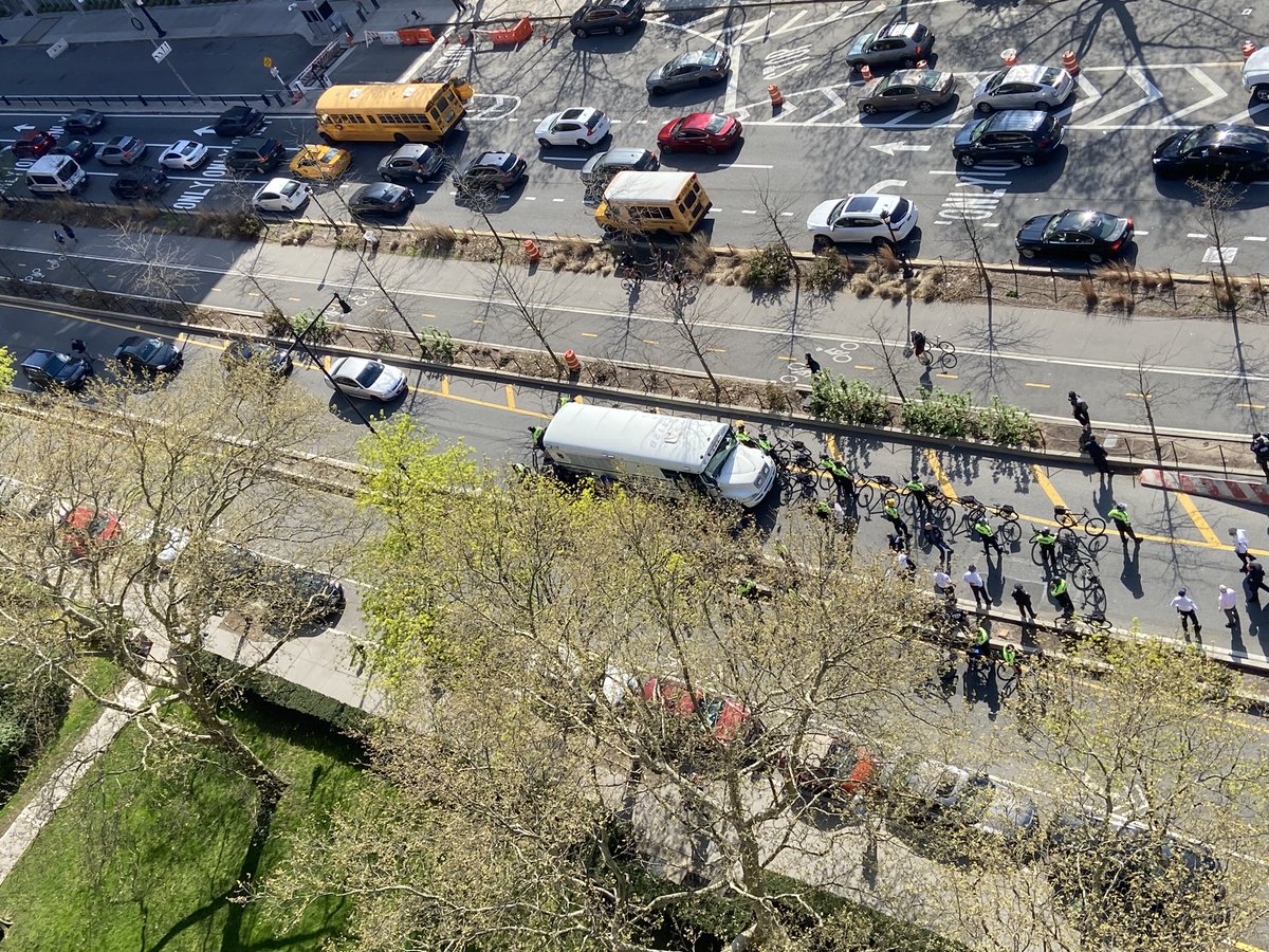 Cycle police have surrounded the corrections van near the Brooklyn Bridge. Protestors appear to have moved on #BrooklynBridge