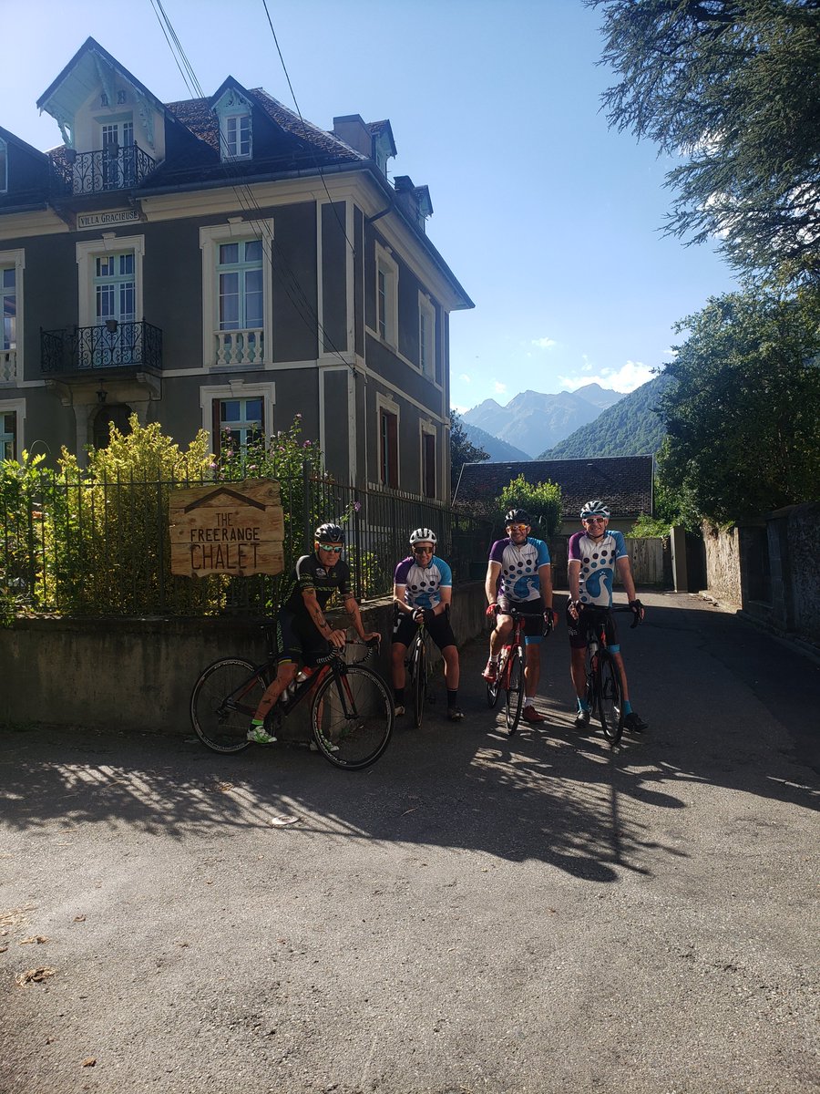 FreeRangeChalet's tweet photo. SUMMER

Who's ready to ride this summer?

The view alone here will get you motivated for those climbs

Get in touch and ask about our group discounts

#Cycling #RoadCyclingLove #FromWhereIRide #AATR https://t.co/cjA3WhHhco