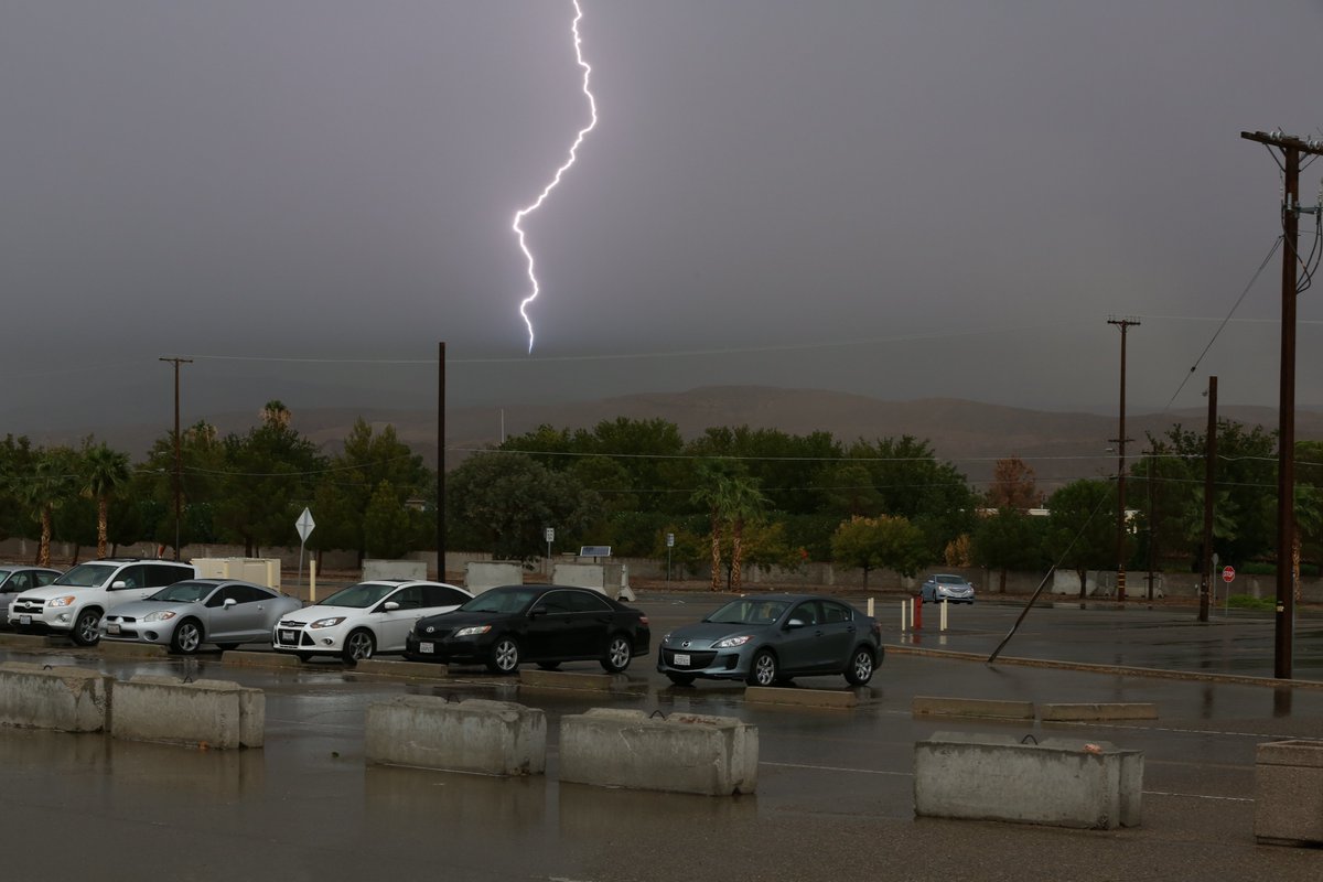 When thunder roars, go indoors! Lightning is a leading cause of injury and death from weather-related hazards. @MCLB_Barstow Learn more: ready.marines.mil/Stay-Informed/… #BeReady #ReadyUSMC #DontWait #PlanAhead #PrepTips #SafetyFirst Photo: Pfc. Samuel Ranney