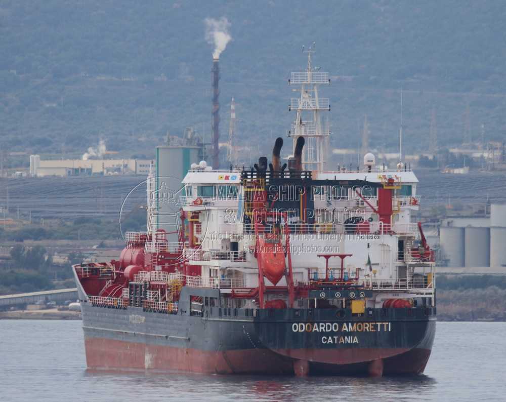 Shipguru's tweet photo. #Spanishbuilt #chemical_oil #tanker #ODOARDO_AMORETTI #anchored at #Augusta, #Sicily  - 11.01.2024  - https://t.co/nfgboxc3g3 - NO PHOTOS can be used or manipulated without our permission https://t.co/u1MhssRkrI
