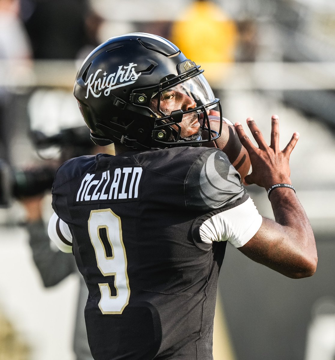 UCF quarterback Timmy McClain is expected to enter the transfer portal, sources tell <a href="/247Sports/">247Sports</a>.

McClain made three starts for UCF last season and accounted for six total touchdowns vs. Kansas State and Baylor. Before UCF, he was the starting QB at USF.

247sports.com/player/timmy-m…
