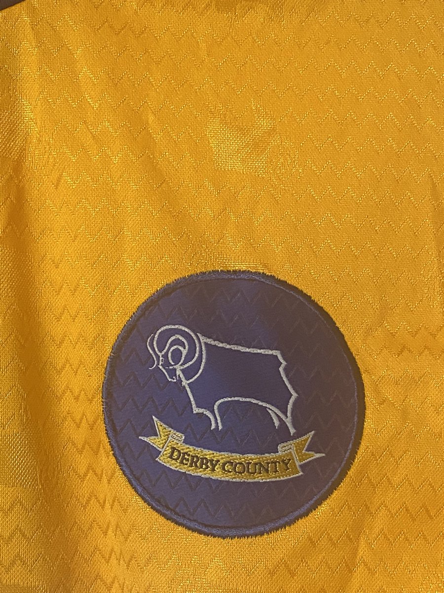 We’ve dug this Puma beauty out. Gem of a shirt with a number of signatures. XL mint condition. Highest offer by Wed 5pm gets it with funds going to support the work @PopsideFanatics are doing 👊🏽🐏 #dcfcfans