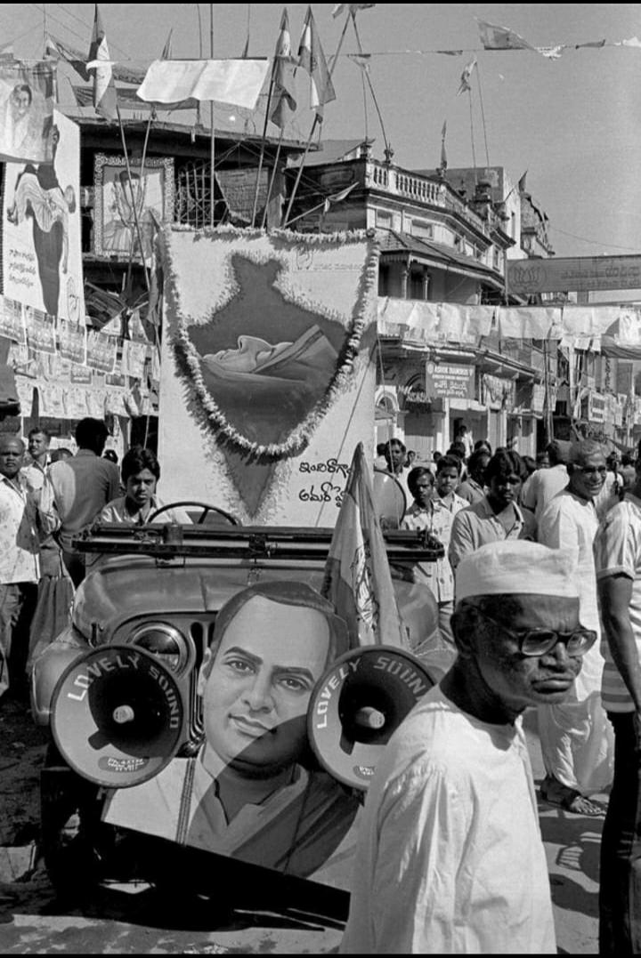 TheMaskMan007's tweet photo. आज #कांग्रेसी कहते हैं कि मोदी राम मंदिर पर वोट क्यों मांग रहे हैं?_____आपको *जानकर आश्चर्य होगा की ,राजीव गांधी ने अपनी मां इंदिरा गांधी की लाश* *की फोटो दिखा दिखा कर, हर  चुनावसभा में मंच पर लगाकर , चुनाव अभियान की हजारों जीप पर अपनी अमृत मां की खून से लथपत लाश कीफोटो लगाकर 👆🏼, वोट मांगा था*!!!!
राजीव गांधी 1984 के चुनाव के समय जहां भी जाते थे वह  स्टेज पर *राजीव गांधी बार-बार अपने मां के लाश की तस्वीर दिखाते थे जो खून से लथतथ थी उनके चुनाव अभियान के लिए इस तरह की विशेष ��्रकार की  अनगिनत जीपे बनायीगईथी जिन जीप पर चारों तरफ इंदिरा गांधी की खून से सनी लाश के फोटो चारों तरफ लगे थे और इंदिरा गांधी की लाश को दिखाकर वोट मांगे गए थे । *राजीव गांधी ने अपनी  मां की लाश की फोटो को बेचकर वोट मांगे थे और प्रचंड जीत हासिल की थी।  वोट प्राप्त करने के लिएभारत में हजारों सिखों की निरम़ हत्या इन्हीं कांग्रेसी  लोगों ने1984मे करवाईथी............._____........................और आज इन कांग्रेसी नेताओं को  श्र��� राम जन्मभूमि पर वोट लेने के लिए मोदी अखर रहे हैं!!!! आखिर इसमें दोष क्या है ? जिसने अथक प्रयास कर श्री राम जन्मभूमि मंदिर  बनवाया वह वोट मांग रहा है तो दोष क्या है?*    🤔🤔

#Election2024 
#Congress 
#RahulGandhi 
#BJP