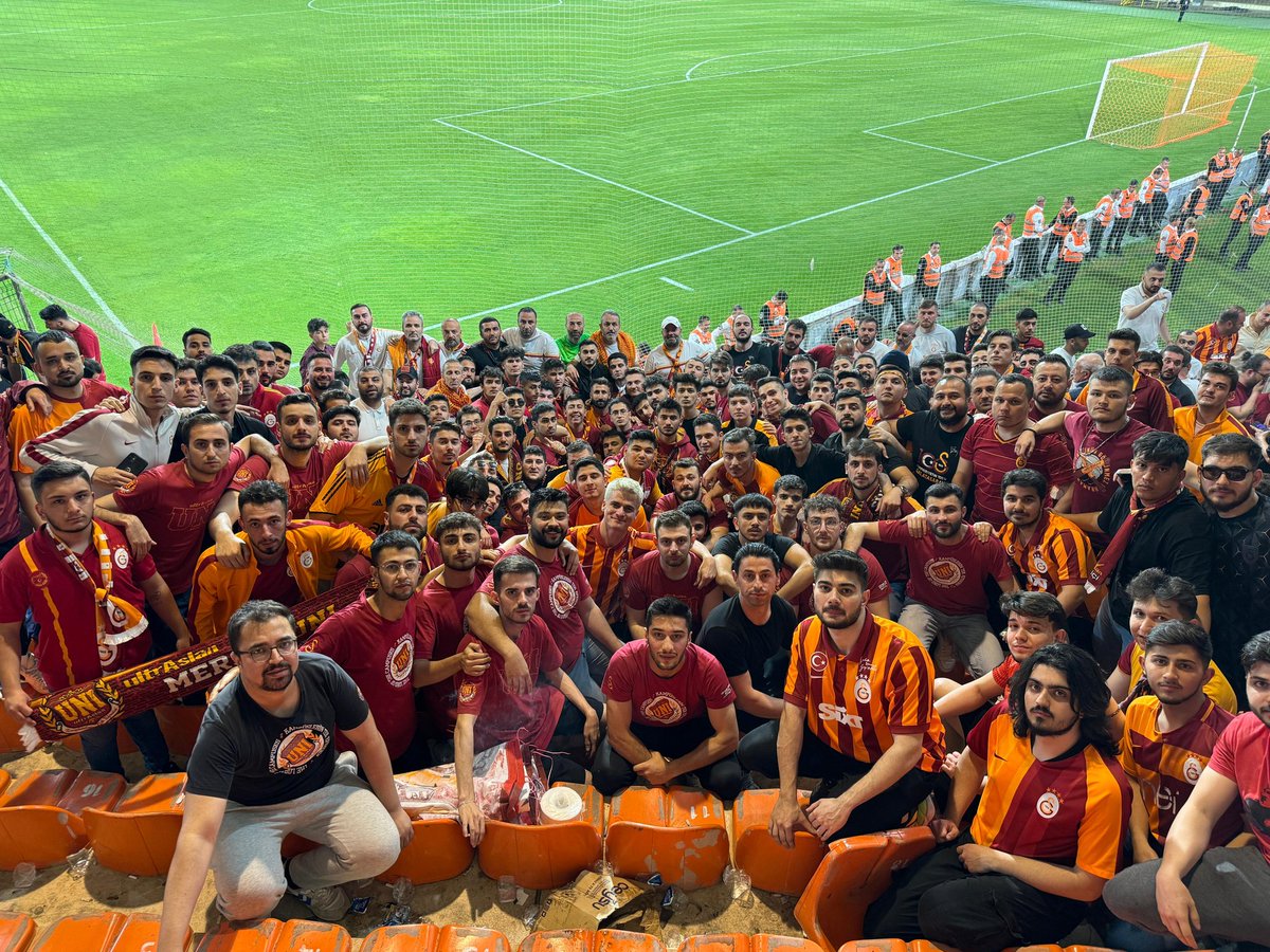 İstanbul ve çevre illerden Alanya'ya gelerek bu sıcak havada tribünde takımımızı destekleyen tüm Galatasaraylıların sesine ve yüreğine sağlık! Dönüş yolunda olan tüm taraftarlarımıza kazasız, belasız, hayırlı yolculuklar dileriz. #SenŞampiyonOlacaksın! #ultrAslan