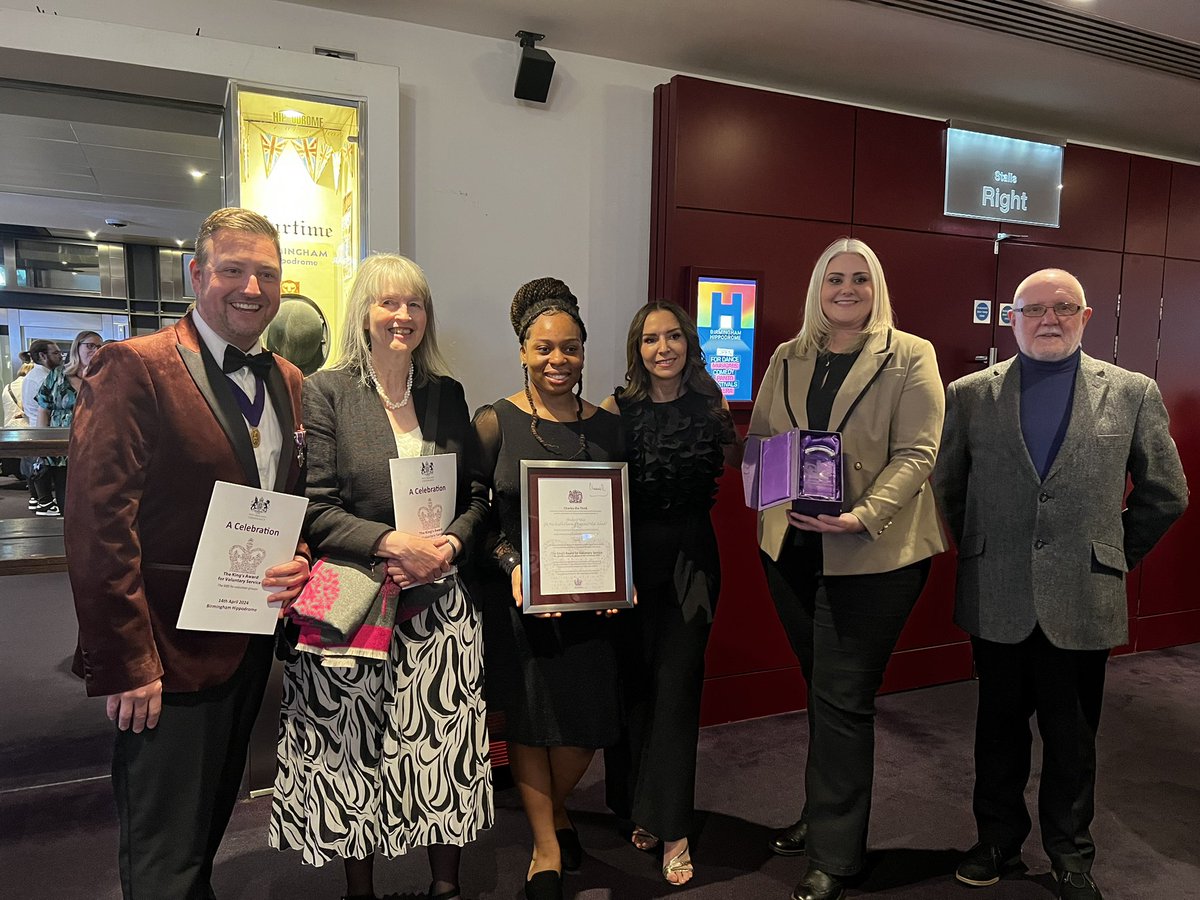 rich4sandwell's tweet photo. Last year as #MayorofSandwell I had the privilege of nominating @NewBeginCom &amp; @SStmichaels 4 a Kings Awards 4 Voluntary Service #KAVS. Yday @brumhippodrome I was overwhelmed to watch them both receive the awards for the hard work that they do in #Sandwell. Congratulations 🥂 https://t.co/0a6wCwnvnF