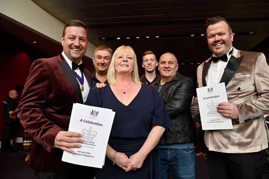 rich4sandwell's tweet photo. Last year as #MayorofSandwell I had the privilege of nominating @NewBeginCom &amp; @SStmichaels 4 a Kings Awards 4 Voluntary Service #KAVS. Yday @brumhippodrome I was overwhelmed to watch them both receive the awards for the hard work that they do in #Sandwell. Congratulations 🥂 https://t.co/0a6wCwnvnF