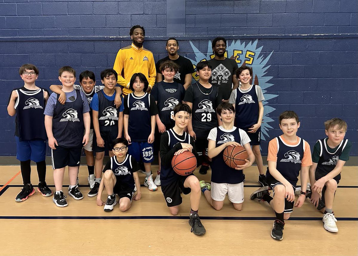 Looks like even the pros want to check out all the talent at Learys Brook! Huge thanks to the Rogues for spending some time with the team at practice!