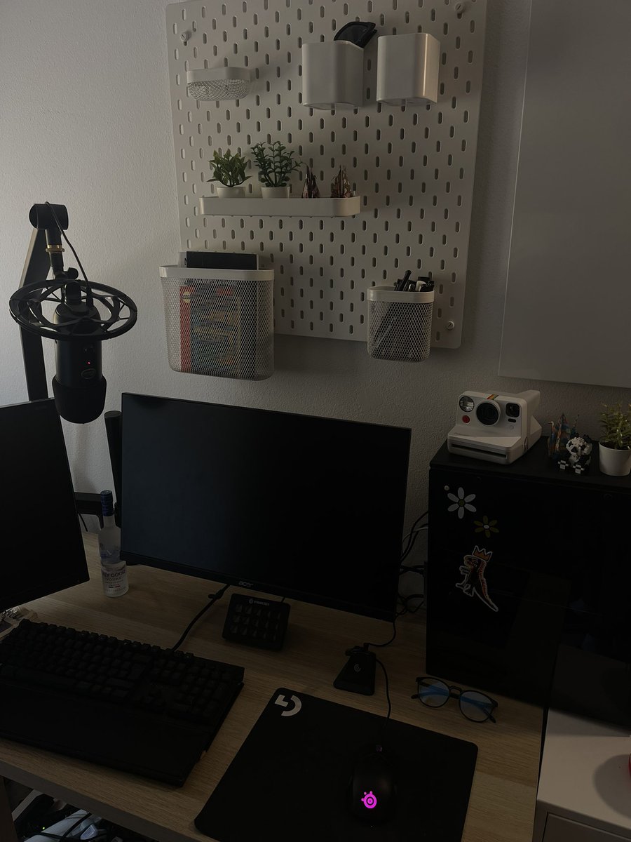 AV8SACH's tweet photo. Life updates,

New tat &amp; rebuilt setup. https://t.co/CCKBCLhsp9