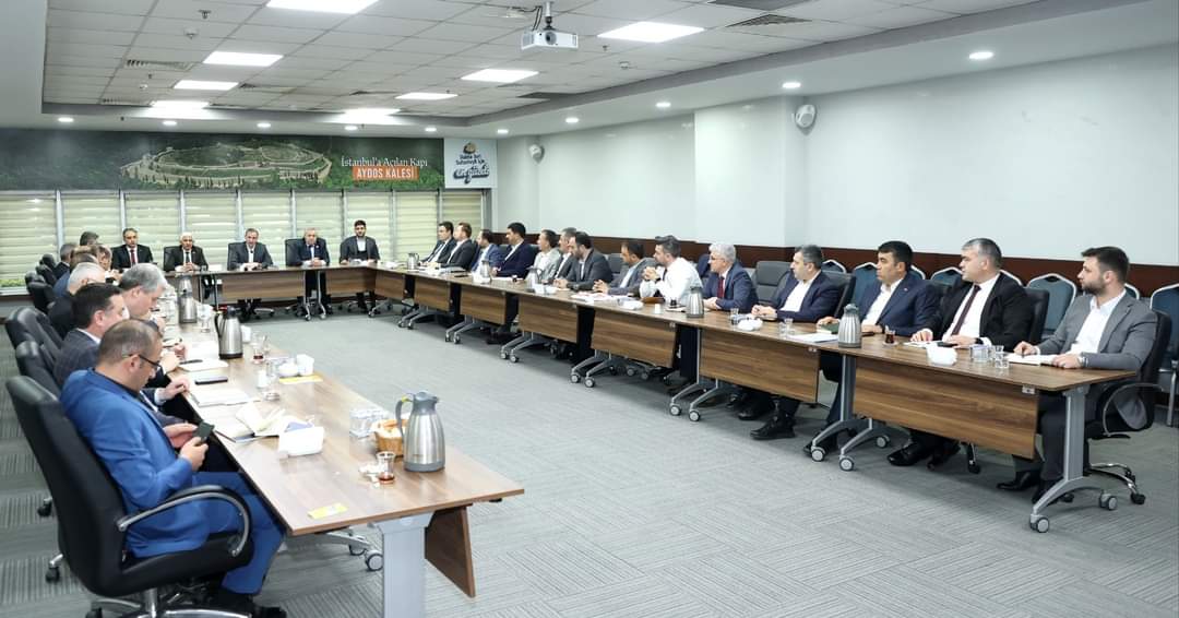 cadirtvcom's tweet photo. Başkan Tombaş, ilçedeki sorunlara kalıcı çözümler sunma sözü vererek Başkan Yardımcıları ve Birim Müdürleri ile birlikte devam eden çalışmalar ve projeler hakkında istişarelerde bulundu. @alitombastr
Sultanbeyli'yi daha ileriye taşımak için tüm güçleriyle çalıştıklarını belirtti. https://t.co/gkKUQWTm7G