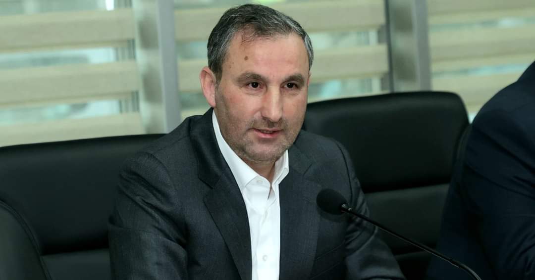 cadirtvcom's tweet photo. Başkan Tombaş, ilçedeki sorunlara kalıcı çözümler sunma sözü vererek Başkan Yardımcıları ve Birim Müdürleri ile birlikte devam eden çalışmalar ve projeler hakkında istişarelerde bulundu. @alitombastr
Sultanbeyli'yi daha ileriye taşımak için tüm güçleriyle çalıştıklarını belirtti. https://t.co/gkKUQWTm7G