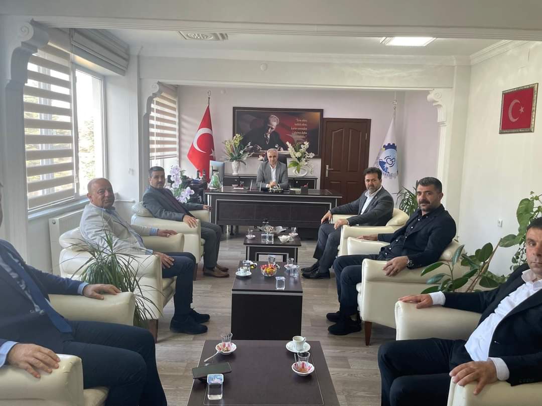 Bingöl İl Özel İdaresi Genel Sekreter Yardımcısı, bölgemizin kıymetli bürokratlarından, çalışkan, dürüst ve işinin ehli olan Sn. Muhittin AĞIN beyi makamında ziyaret ettik. Çalışmalarında başarılar dileriz.