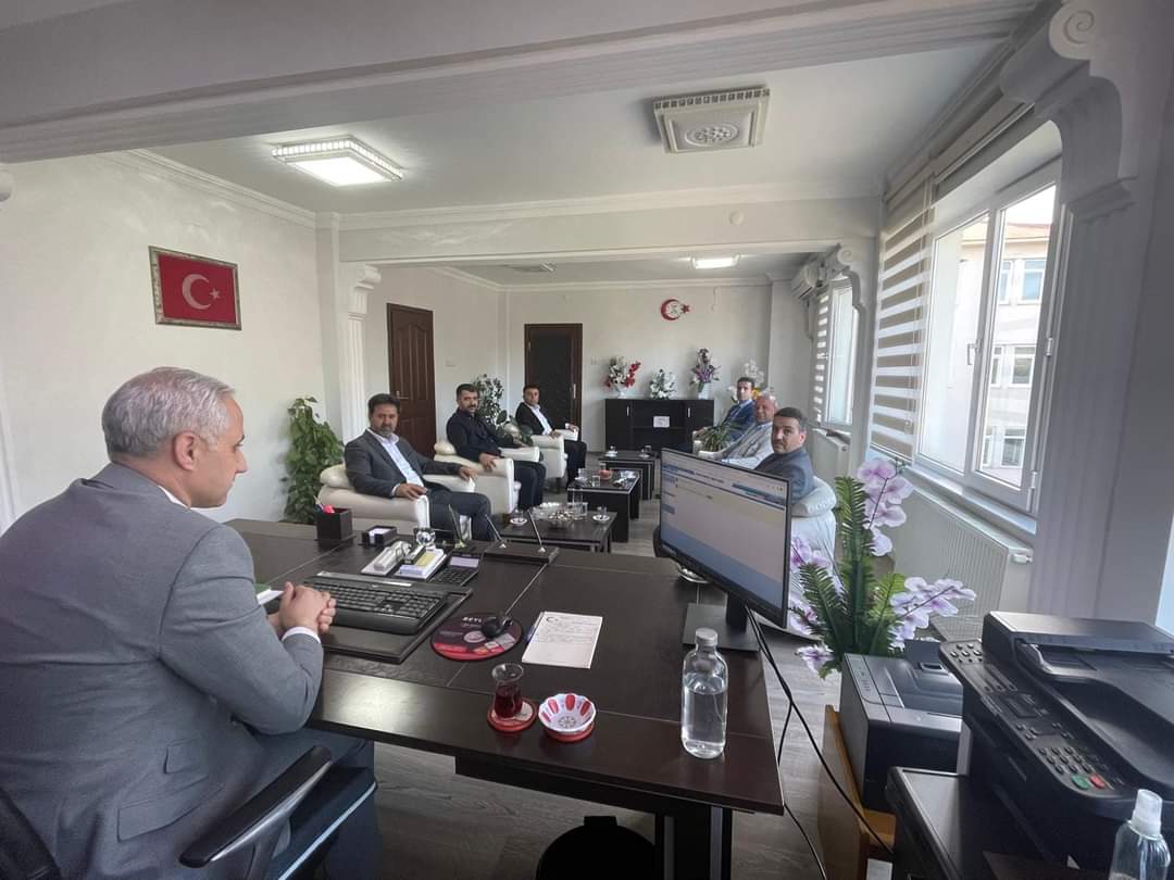 Zikte_Surkap's tweet photo. Bingöl İl Özel İdaresi Genel Sekreter Yardımcısı, bölgemizin kıymetli bürokratlarından, çalışkan, dürüst ve işinin ehli olan Sn. Muhittin AĞIN beyi makamında ziyaret ettik. Çalışmalarında başarılar dileriz. https://t.co/miWMF677Pr