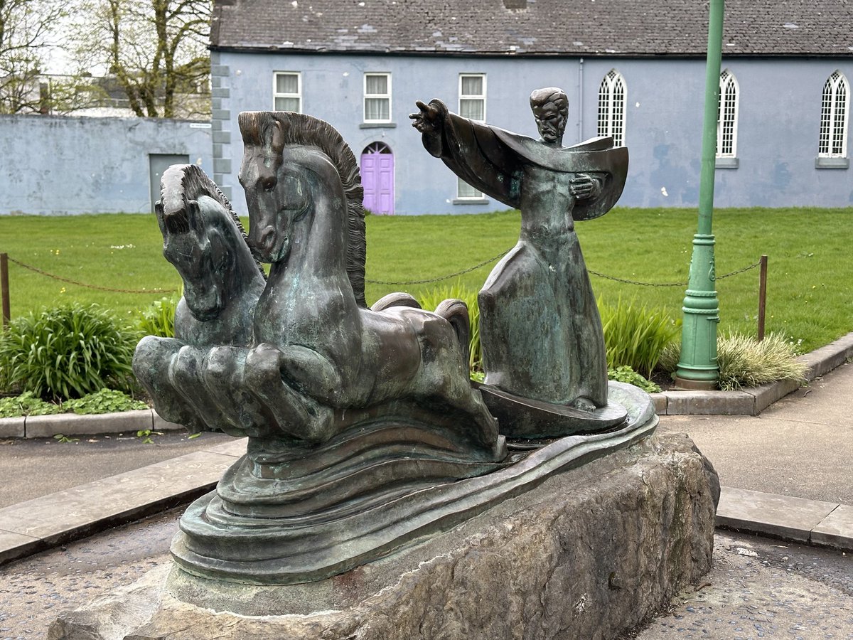 Hadn’t noticed this sculpture on The Mall in Castlebar before. Donated by the family of Ernie O’Malley.