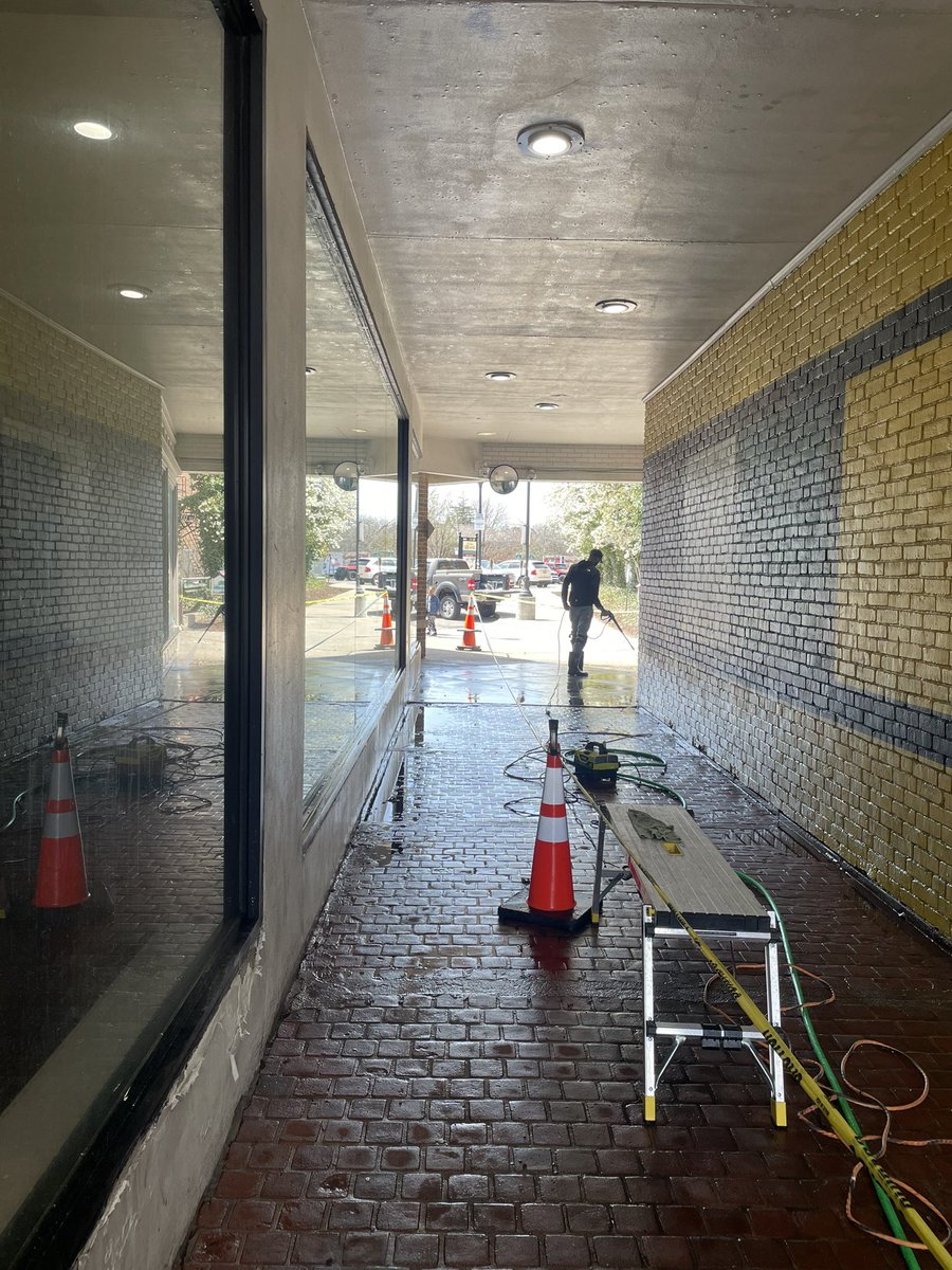 shakersquarecle's tweet photo. We’re doing some spring cleaning at the Square! You may have caught our crew out power washing the cement and passages ways at Shake Square last week.
#cleveland #wearebuckeye #shakersquare https://t.co/eMjryPfbev