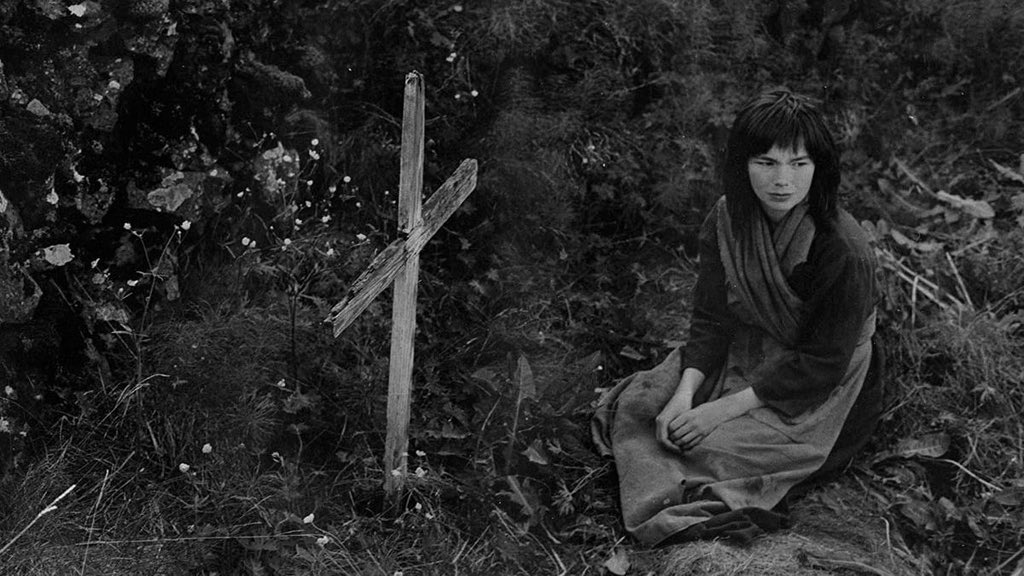 CMoviemaker's tweet photo. #NowWatching #Björk in #TheJuniperTree https://t.co/9Hu4ndbhJl