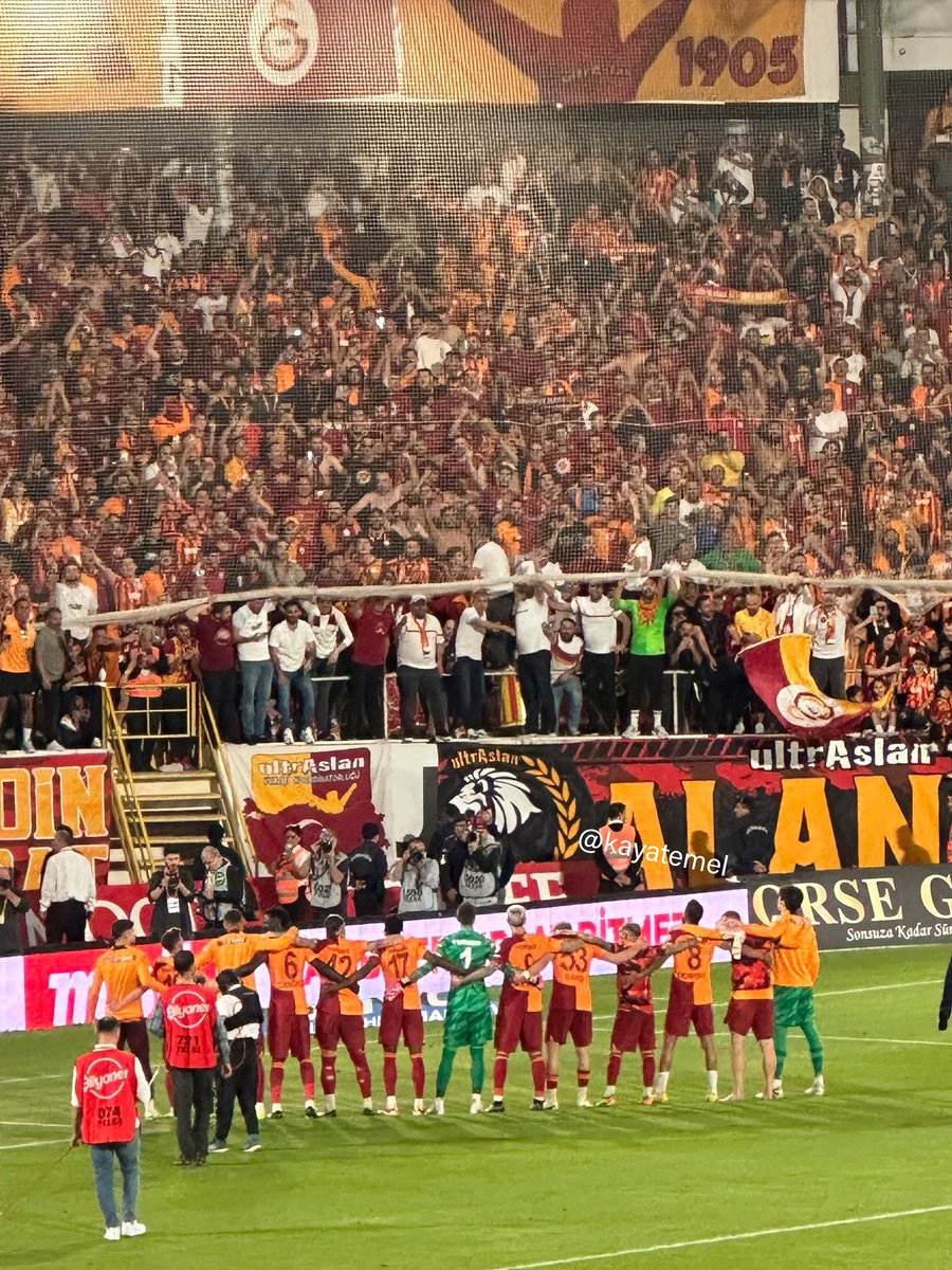 Ustedes y Nosotros unidos por el mismo objetivo 💪🏻 #VamosGala 💛❤️ #LT34🐜🇺🇾