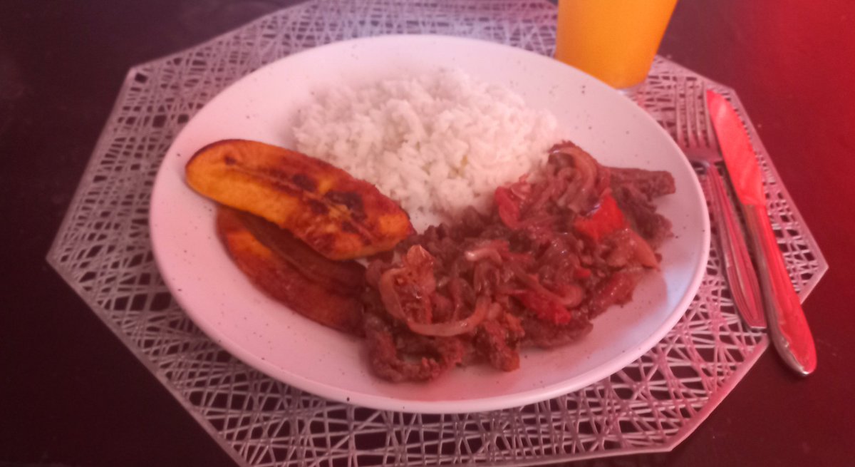 yolucecita's tweet photo. Ya en casita. Y recién alimentando a la musa y con el aire activado. Que tengan un extraordinario y feliz inicio de semana mis Xseros. Vida y Salud ✌🏼😎
#AlmorzandoAndo #FelizInicioDeSemana #FelizLunes #AComer #BarrigaLlenaCorazonContento #MeLoComoTodo
😋🤗🍽🥩🍚🧃🌷🌻 https://t.co/vVJkxxy1WS