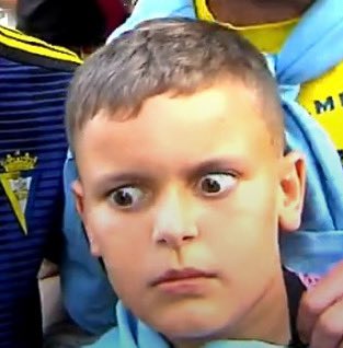 sergiordeza's tweet photo. @MovistarFutbol @2010MisterChip El niño pensando en cómo es posible que a él le cueste aprenderse la lección de ayer y este tío se sepa todos los resultados del Barça desde hace un porrón de años. 

Leyenda. https://t.co/8FaRkxXoOT
