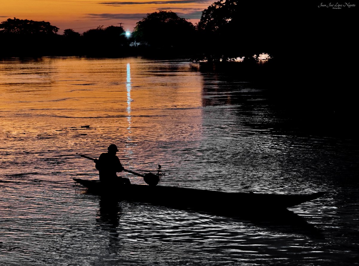 Fisherman.    
#Lorica #Sinu #photo #photography #photographer #nikon
