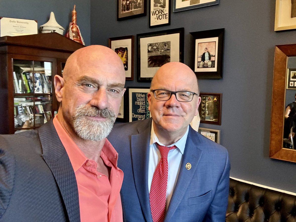 Almost 500,000 people are diagnosed with Lyme disease yearly. I met with advocates to see how I can raise awareness & support research to end this disease once & for all. It also didn’t hurt that Law & Order star Christopher Meloni—a passionate advocate on the issue—could join!