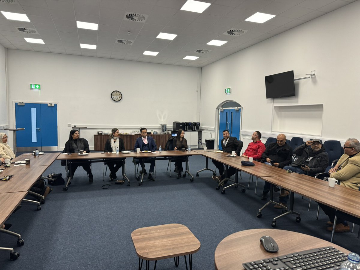 Brilliant first meeting of #BIBA #BameinBusinessAlliance hosted by @OldhamCollege watch this space for More News about this new organisation here to support the BAME Business community in #LoveOldham #OldhamHour 👏👏👏👏👏👏Great Turnout ✅