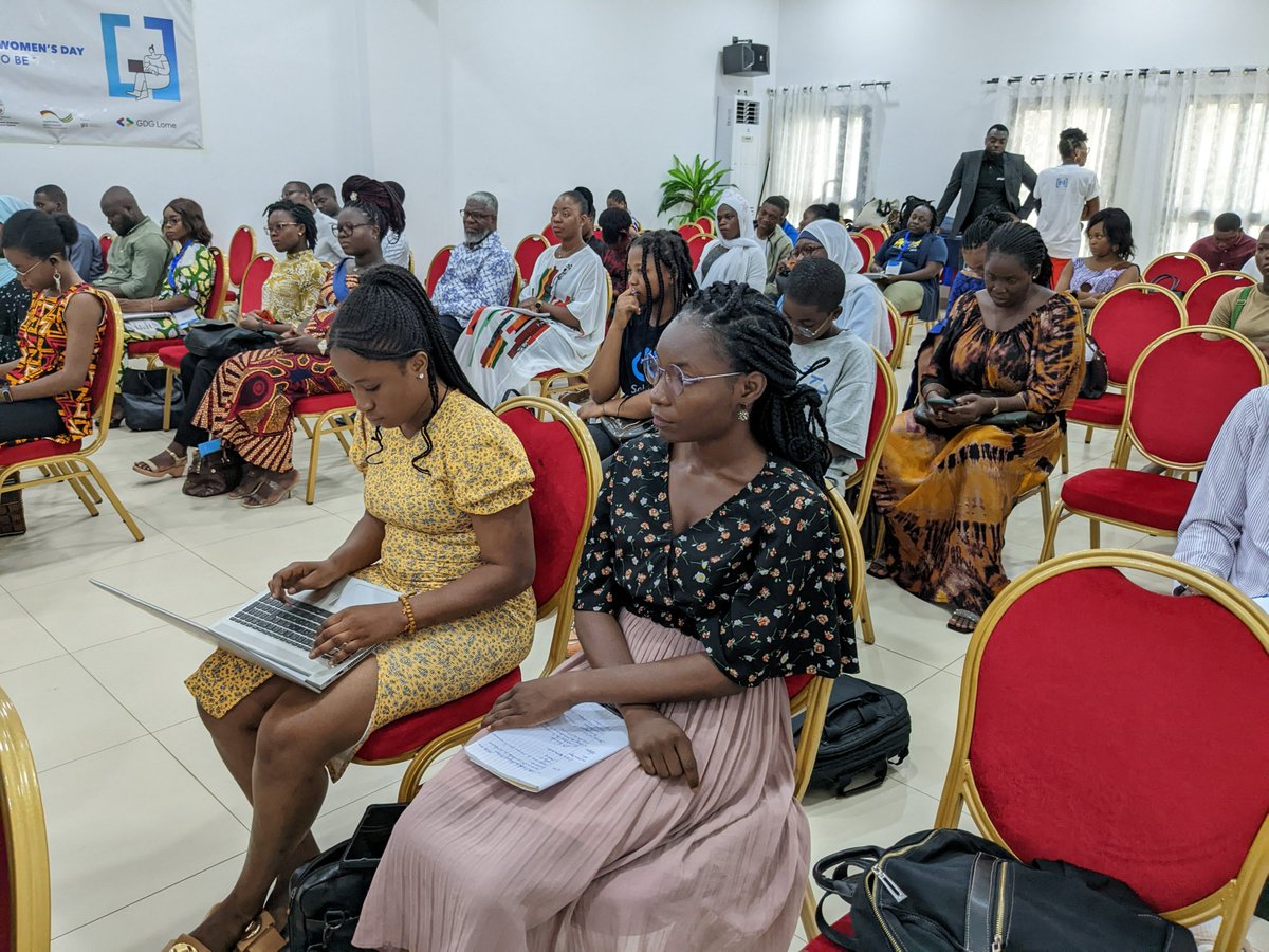 Depuis 2016, les femmes togolaises en Tech se réunissent chaque année pour se connecter, s'éduquer et créer 🔥 Cette année, l'édition du IWD-Lomé s'annonce particulière 😌En attendant qu'on vous en dise plus, petite plongée dans les éditions passées. Vous reconnaissez qui ? 😌