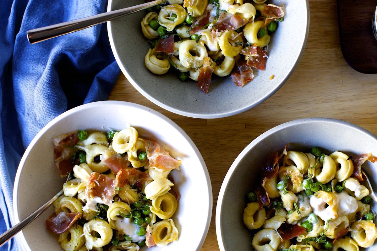 Did you know that you could cook frozen tortellini like potstickers and they get crispy and awesome? This riff, with peas, prosciutto, mint, lemon and cream looks and tastes fancy and took about 12 minutes to make. smittenkitchen.com/2016/05/crispy…