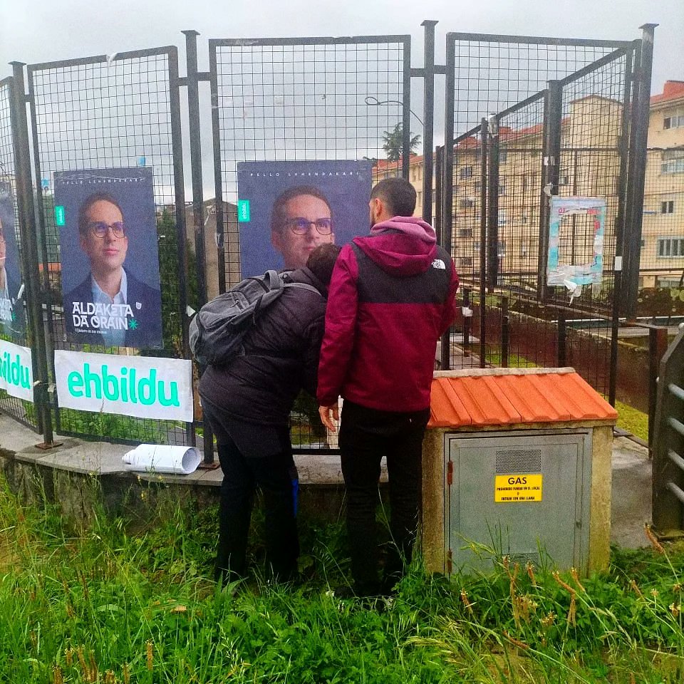 EOtxarkoaga's tweet photo. Que pena que la campaña electoral no dure dos meses más; en Otxarkoaga conseguiríamos una mayoría absoluta aplastante si nos atenemos a la ilusión y perseverancia de nuestra militancia.
#Otxarkoaga #Bilbao #EHBildu #PeioOtxandiano https://t.co/is6luI8d15