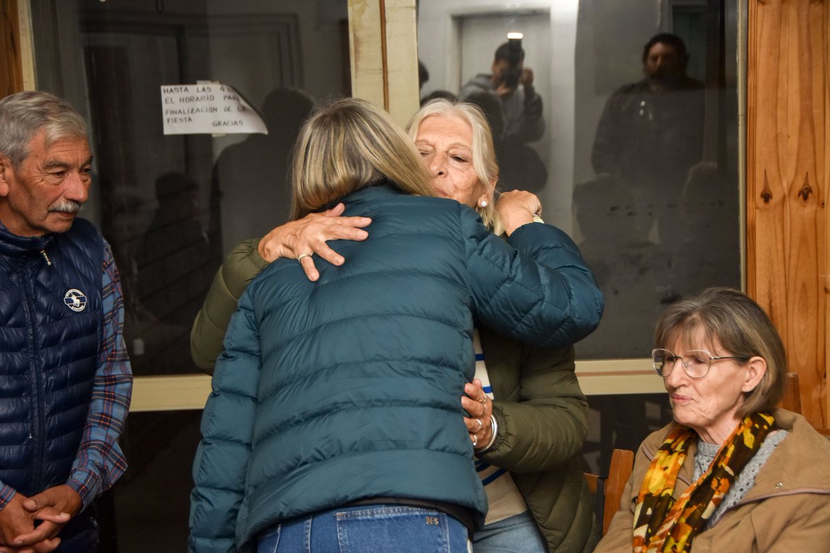 NazarioOk's tweet photo. Gracias Santiago Pérez por abrirnos las puertas del Centro de Jubilados ‘Diputado Roberto Domínguez’ y a Miriam Salvatierra por acompañarnos. Cada aporte es valioso, porque la ciudad por la que trabajamos nos hace parte a todos. https://t.co/3tNrtl7Bs6