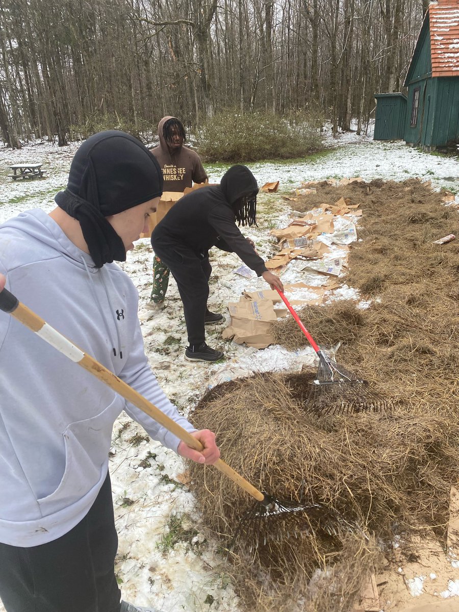 AUSaxonFootball's tweet photo. The community clean up in the magic valley is a one of a kind tradition!

#SharpenYourSword⚔️🟣🟡⚔️ https://t.co/OzubACT8Hb