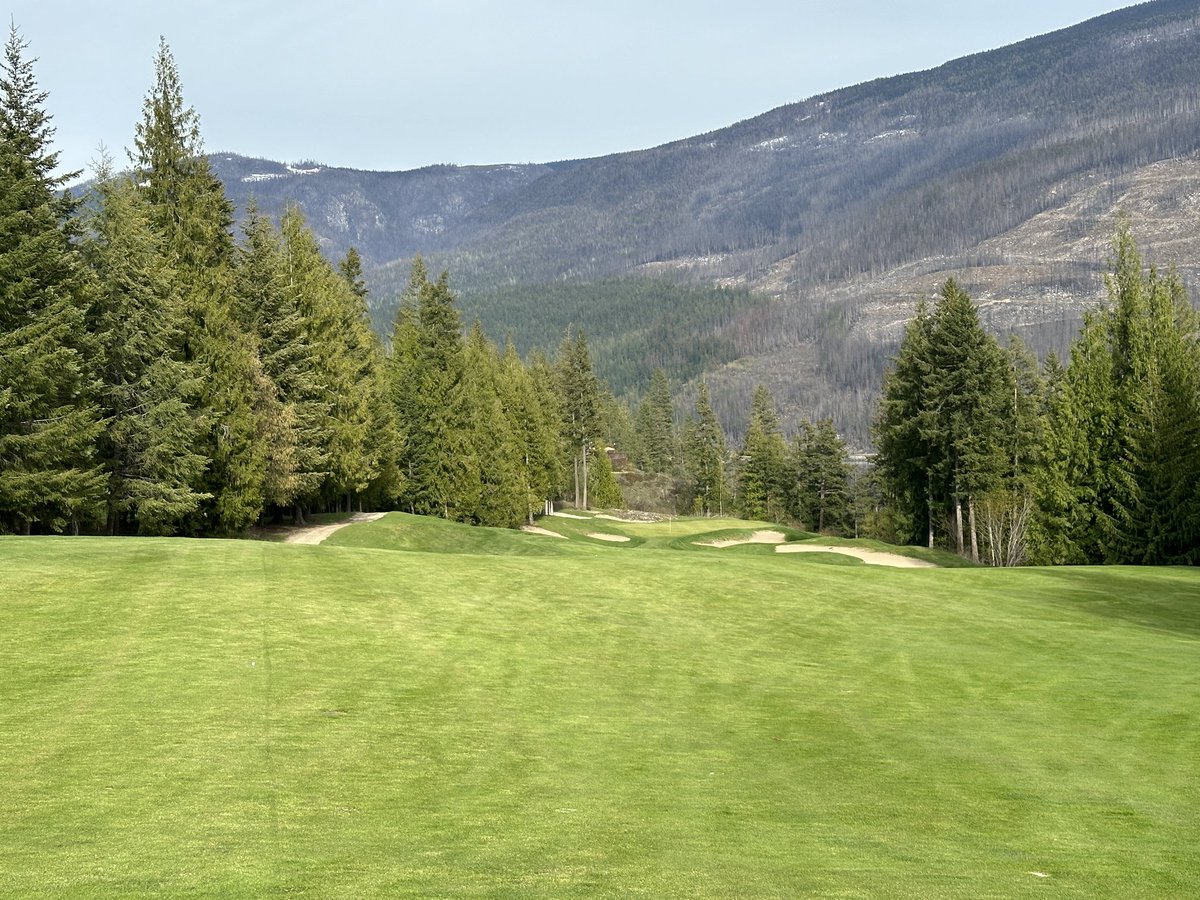 Headed up to #Sicamous BC for a round at Mara Lake Golf Resort. Lots of elevation changes here. Greens are stupid hard. Weather was fantastic, beers were cold. #golf #sickamoose