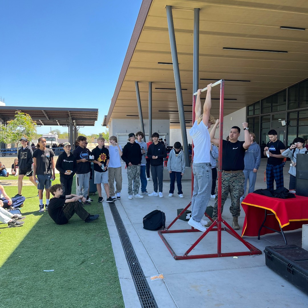 Just another day at Crismon High School! The Marines stopped by during lunch to see who could hang with the best of 'em 💪🇺🇸 Nothing like a little friendly competition to spice up the school day! #SemperFi 🏋️‍♂️#qcleads #qcusd #crismonhs #unitedwelearn