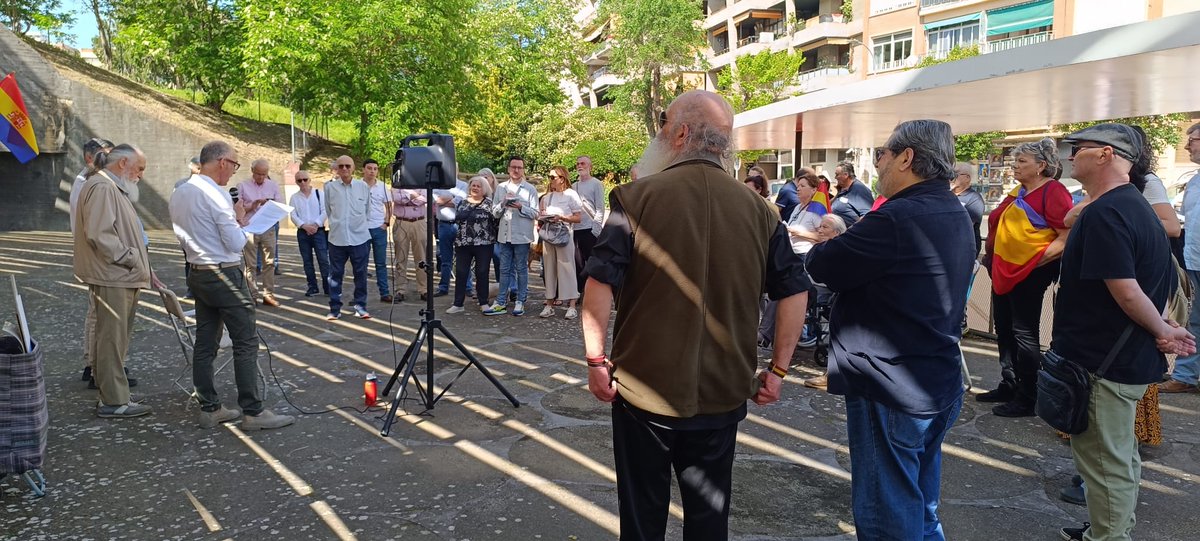 Algunas fotos del día de ayer (14 de abril de 2024), recordando a todas las víctimas que sufrieron la represión franquista en Badajoz.
Seguimos exigiendo Verdad, Justicia y Reparación.