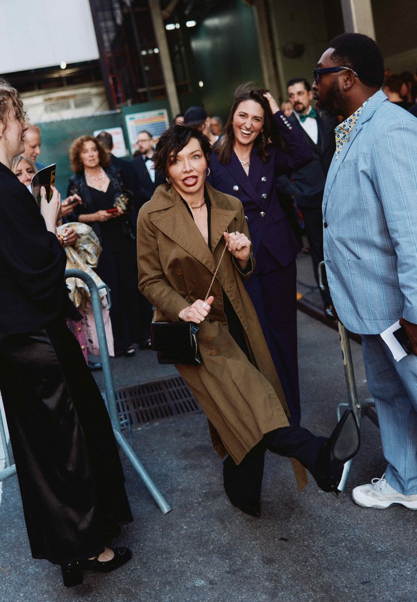 No one:

Still no one:

Literally not a soul:

Me: WOMAN IS KATRINA LENK AND SARA BAREILLES AT LEMPICKA BROADWAY OPENING