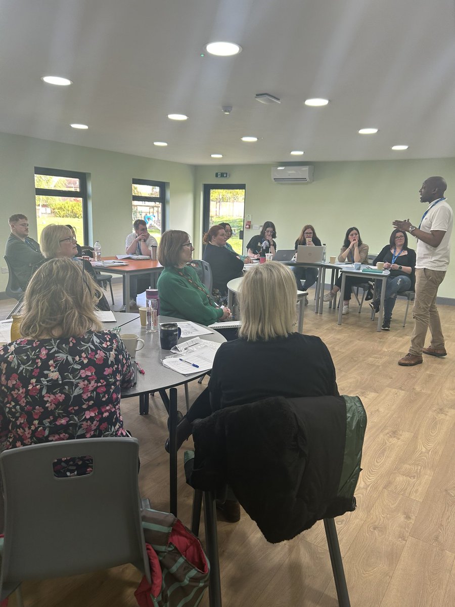ExecHeadEMAT's tweet photo. Excellent session on spelling delivered by our English Lead at Castle Academy #EMATters #developingstaff https://t.co/IWwkzlySnQ