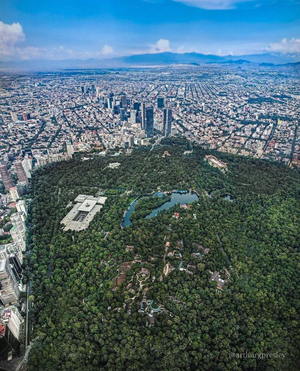 Les presento a uno de los parques urbanos más grandes del mundo. El bosque de Chapultepec en la Ciudad de México, es en extensión el doble que el Central Park de Manhattan. 📸: arthurgpresley / IG