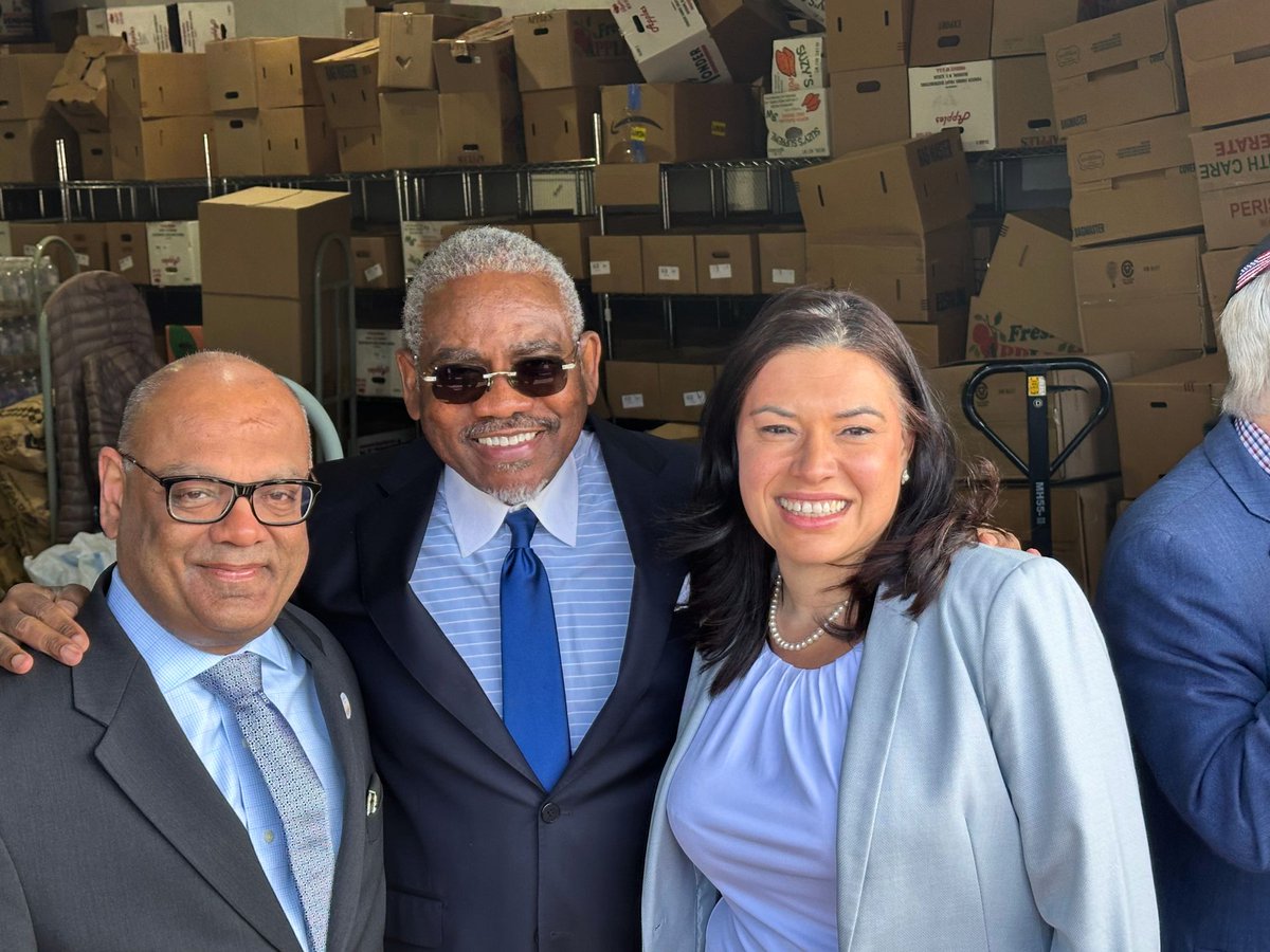 I had the pleasure of joining the @MetCouncil for their Passover food distribution event. It is a privilege to give back to #NY communities in need ahead of #Passoverseason.