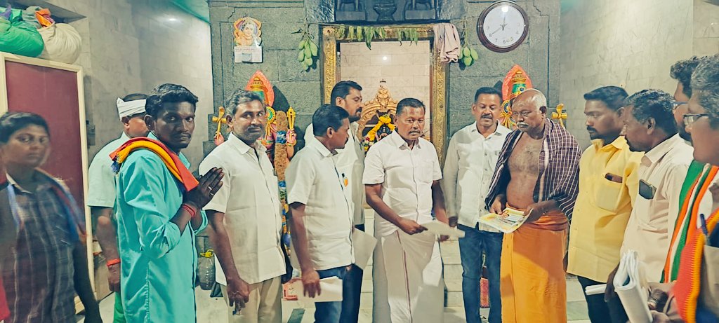 Mathuk18's tweet photo. ஓட்டு சேகரித்த போது அண்ணாதுரை அண்ணா அவர்களுக்கு https://t.co/VPr8GSDIY2