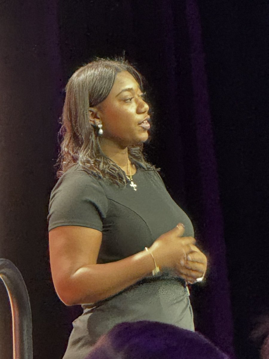 LaurieCl13's tweet image. Kahdijah Scarborough is a superhero. Once homeless after aging out of the foster care system at 18, she graduated from @waketechcc and is now a psych nurse at 
@HopkinsMedicine #WaketechIGNITE