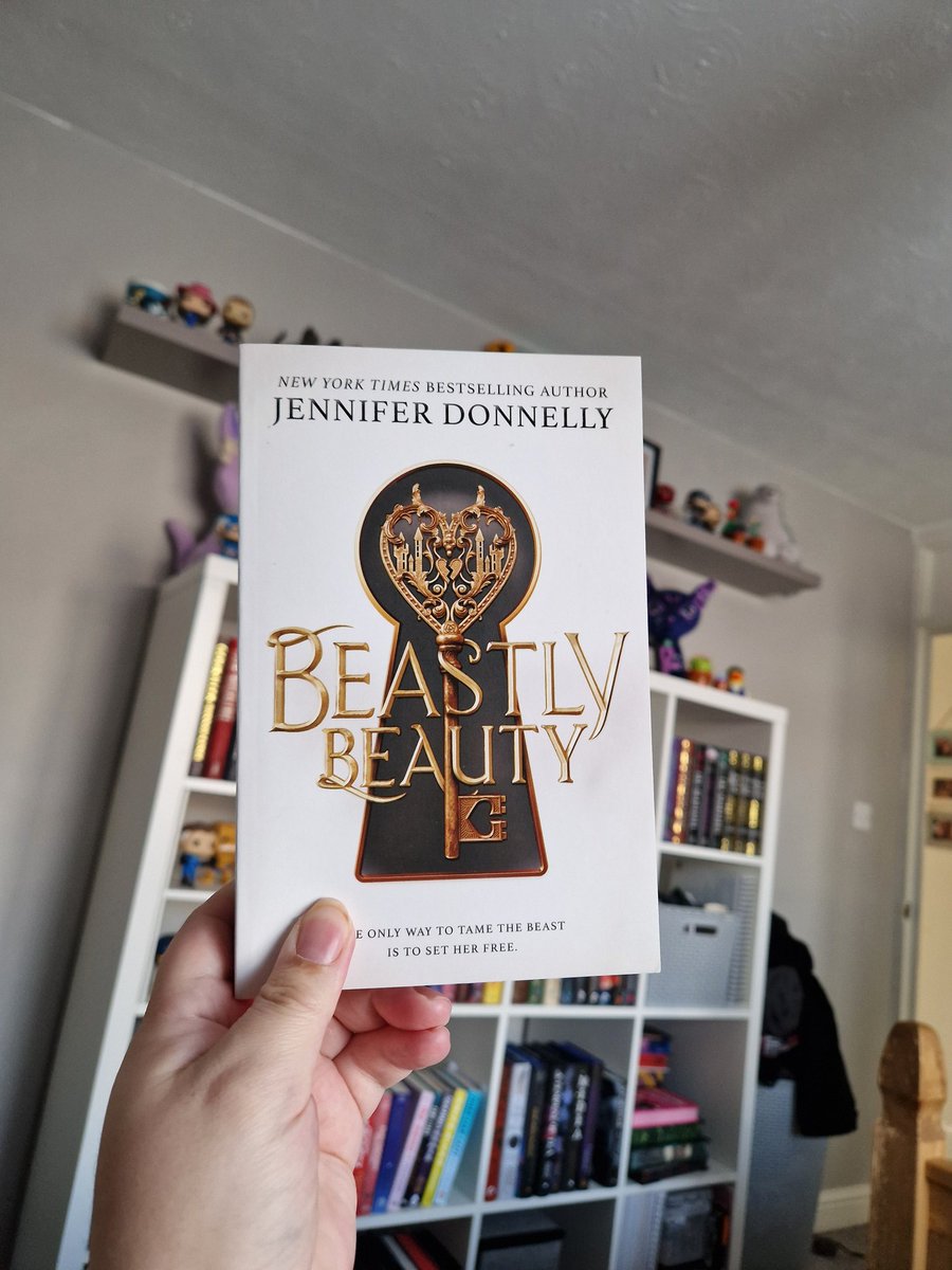 Thanks so much to @scholasticuk and @JenWritesBooks for making my postbox sparkle with a gender-flipped Beasty and the Beast retelling in Beastly Beauty. Jennifer's work always makes for great reading and I can't wait to start this one! #books #blogger #fyp #gifted