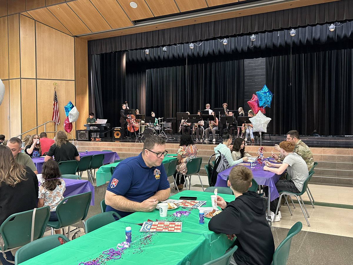 lauramcfarren's tweet photo. Today we celebrated our military families at DNMS with a breakfast! We had great support from @Starbucks in Derby, Rock Regional Hospital cafe, @DollarTree, and our own DNMS jazz band! We LOVE our military families!! 💜💜💚💚
@DNMSFalcons @DerbySchoolsKS @derbyks https://t.co/r6X8m9wLIG