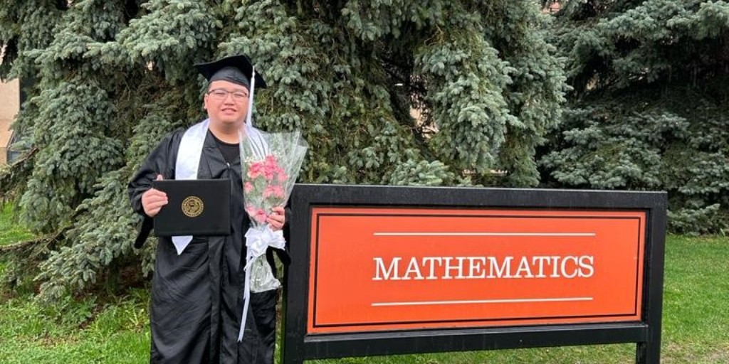 At age 17, this #FRCC alum was @CUBoulder's youngest computer science grad ever! Read about Brian's journey from Indonesia to becoming a PhD student at @ColoradoStateU:
blog.frontrange.edu/2024/04/10/at-…