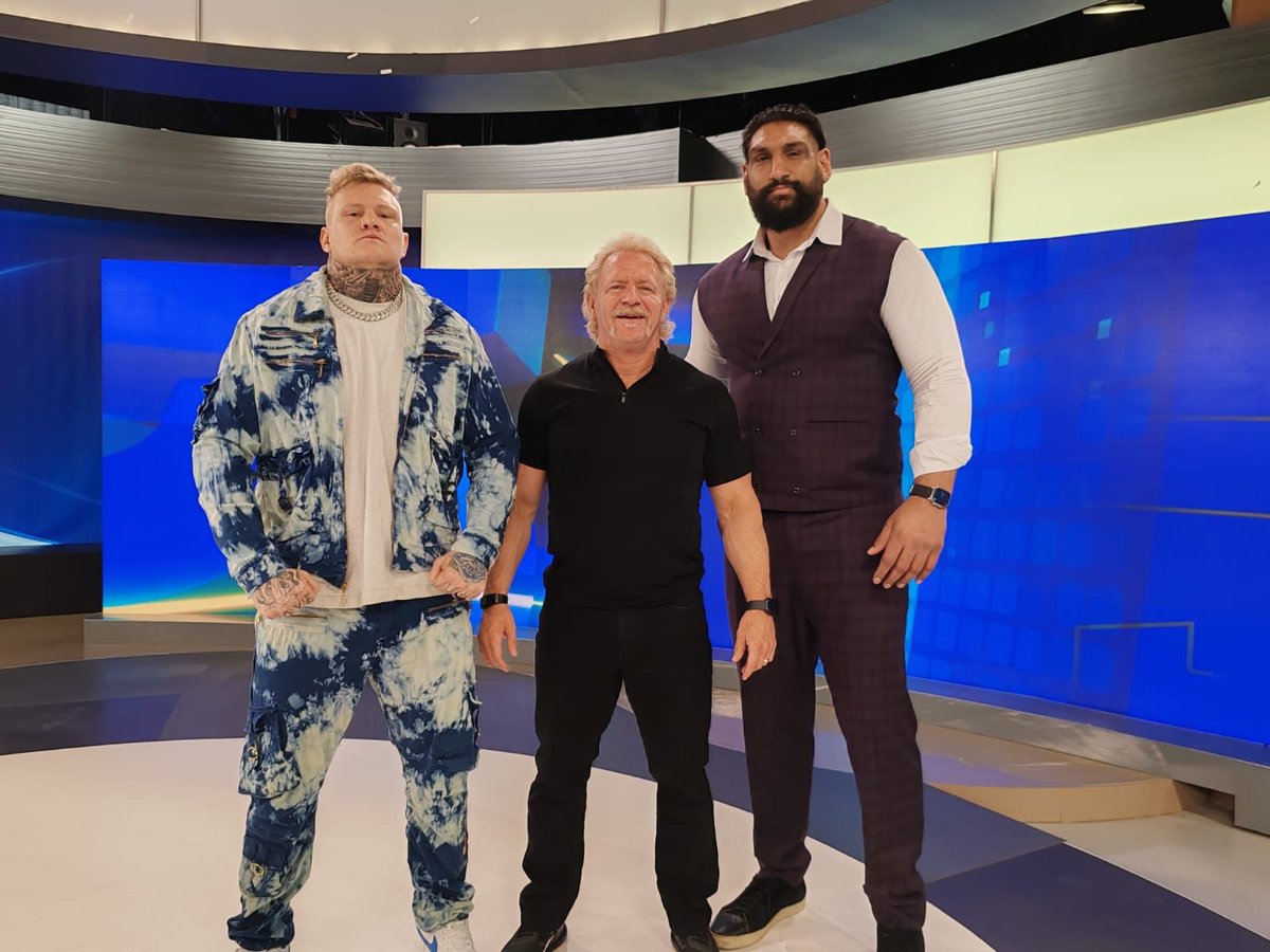 We have arrived @luchalibreaaa 🏋️

@hellosatnam @RealJeffJarrett