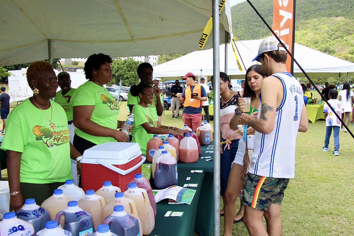 Cooks, volunteers, supporters, and fun seekers partied with a purpose at the University of the Virgin Islands’ (UVI) Afternoon on the Green fundraiser last month to raise money for college scholarships. Read more. uvi.edu/news/2024/24_0…