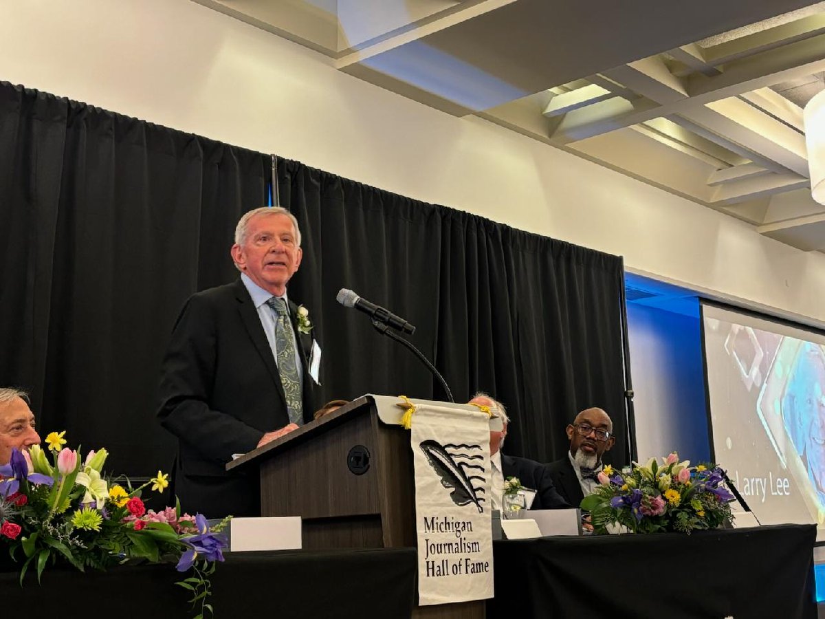 A fantastic night last night at the Michigan Journalism Hall of Fame induction ceremony with former @GongwerMichigan VP Larry Lee inducted among a stellar class of six outstanding journalists. Deserving recognition for a 39-year career building Gongwer. And a great person.