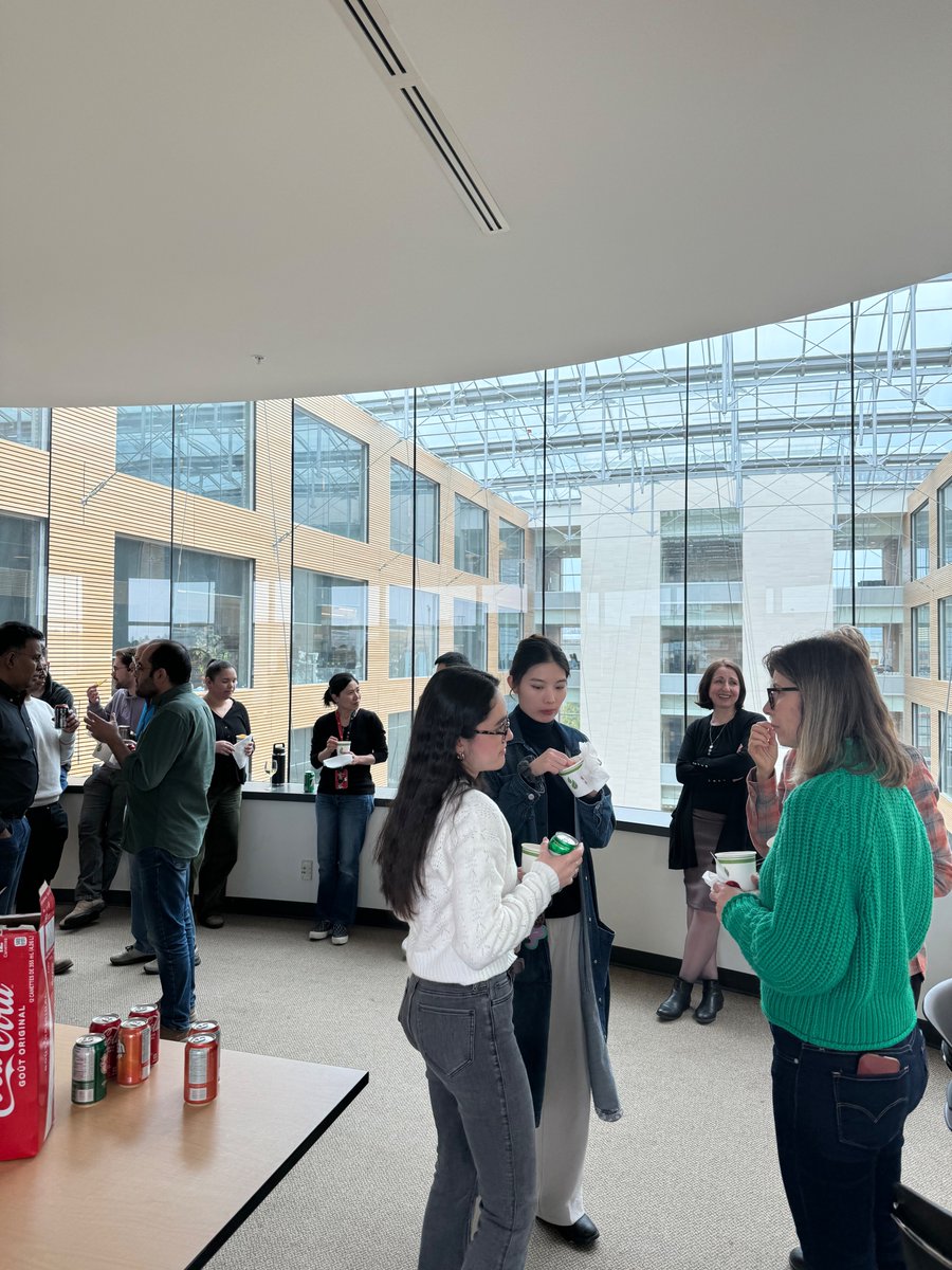 CBR_UBC's tweet photo. Last week, we held a TGI Thursday social! 🍻🥳
The pod was filled with lots of chatter and laughter. We were happy to see so many members step out of the lab to enjoy some drinks and snacks with us. See you at the next one!
#TGIThursday #science #social #research https://t.co/Yex6ELUaCP