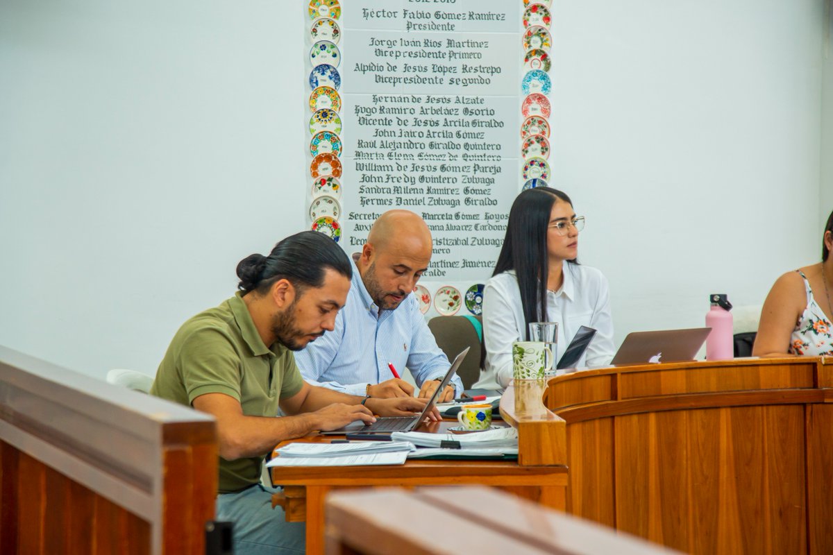 ✅📄I Continuamos en la socialización del Plan de Desarrollo ante el Concejo Municipal. El debate nutrido ha hecho, en los últimos días de socialización, la participación activa para construir El Carmen que queremos. Seguimos con la socialización en primer debate.